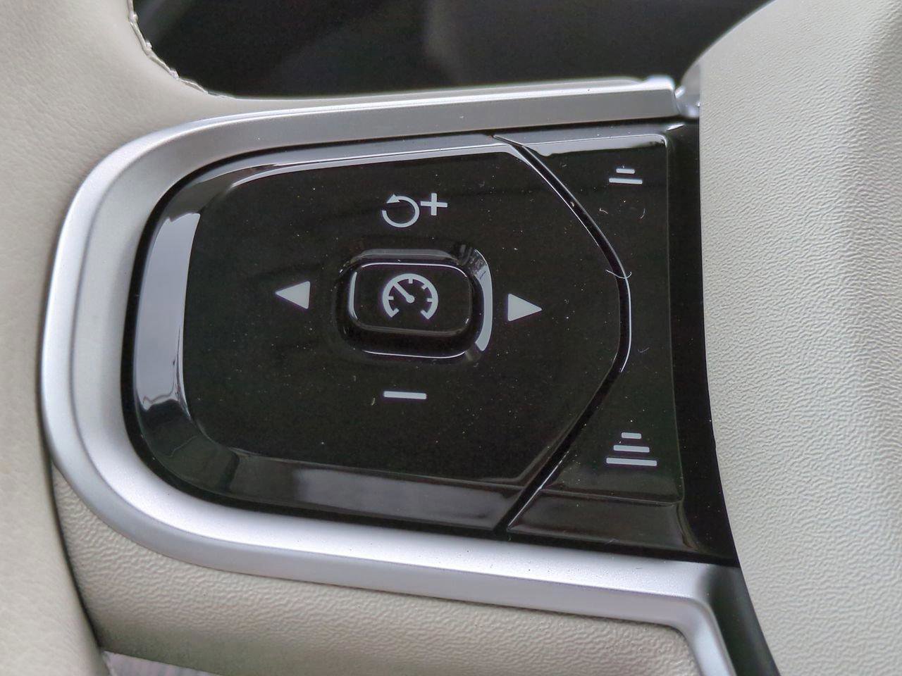 New 2026 Volvo XC90 B6 Ultra w/ Protection Package image 22