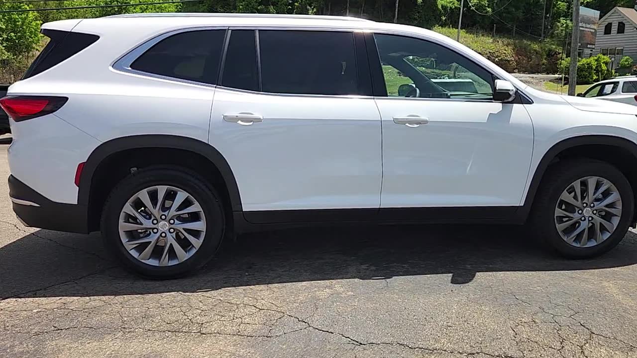 Used 2025 Buick Enclave Preferred FWD image 8