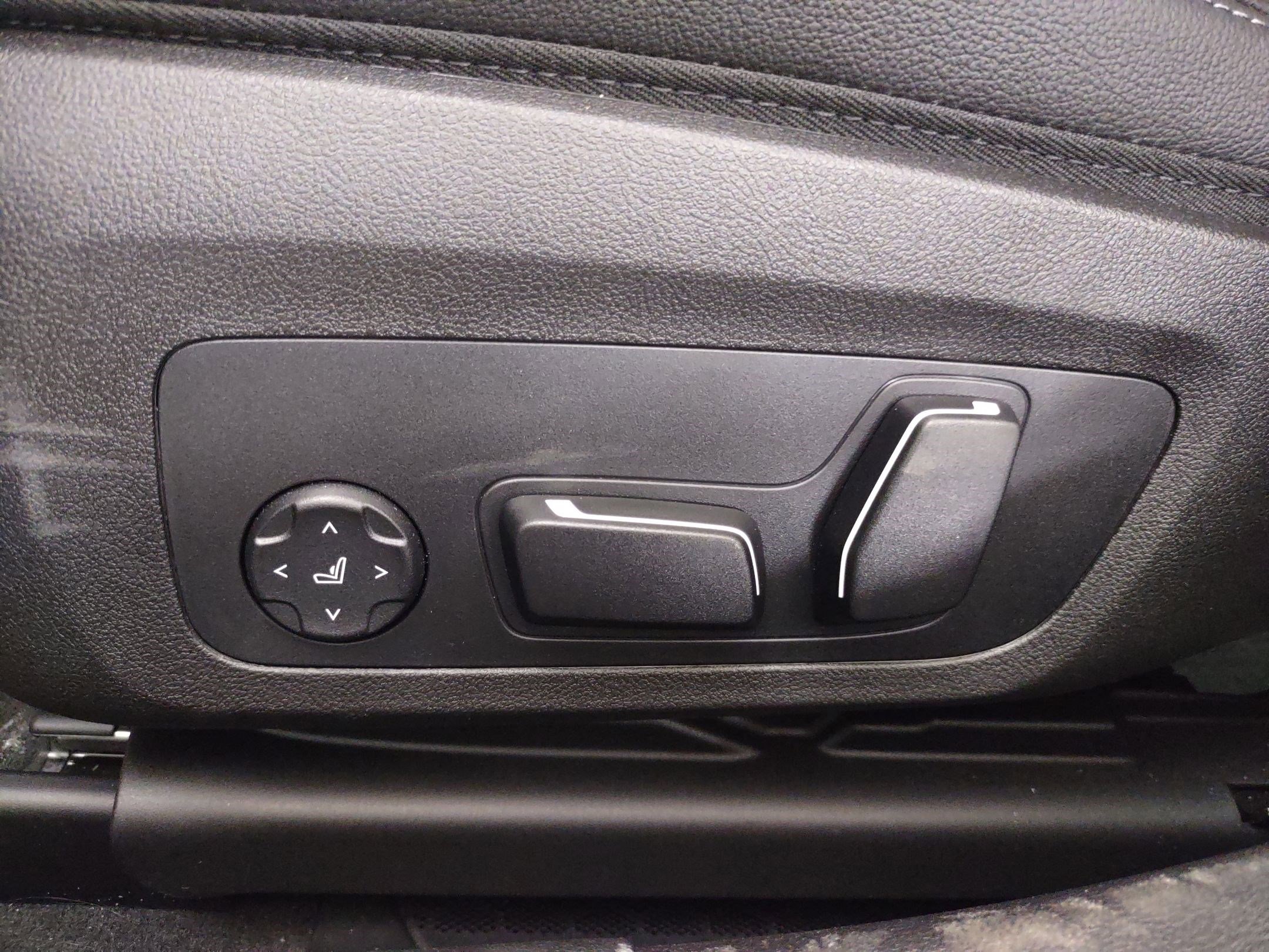 New 2026 BMW 330i Sedan w/ Convenience Package image 13