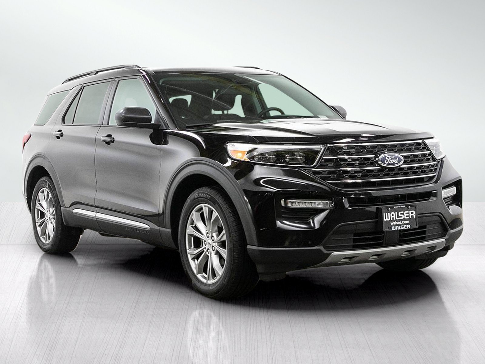 Used 2020 Ford Explorer XLT w/ Equipment Group 202A AWD/4WD image 8