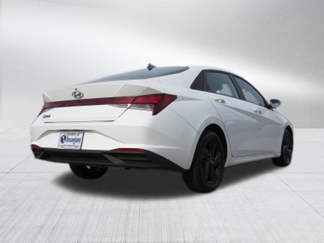 Used 2023 Hyundai Elantra SEL image 3