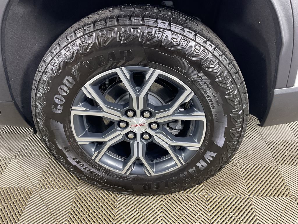 Used 2025 GMC Acadia AT4 image 6