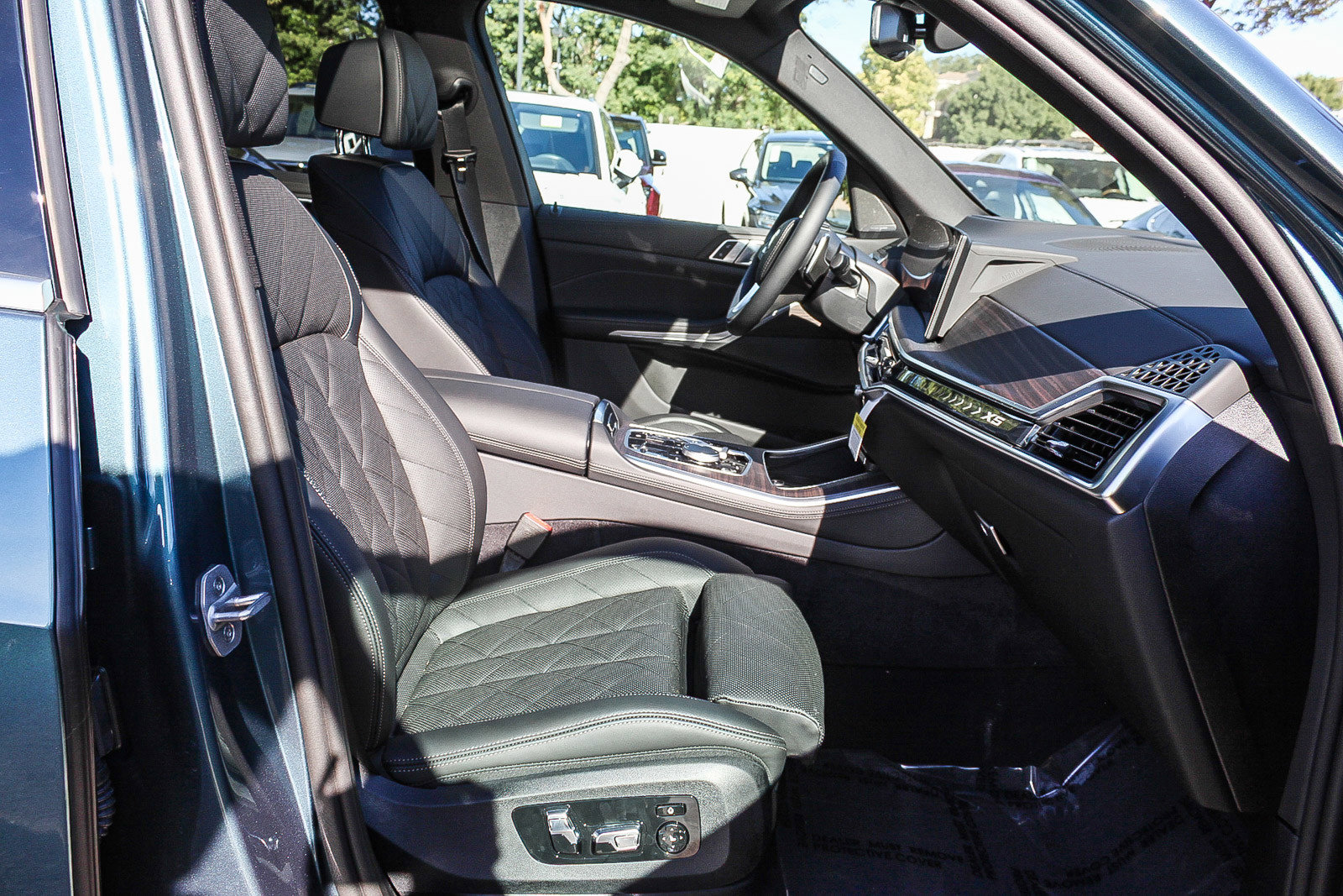 Used 2025 BMW X5 xDrive50e image 16