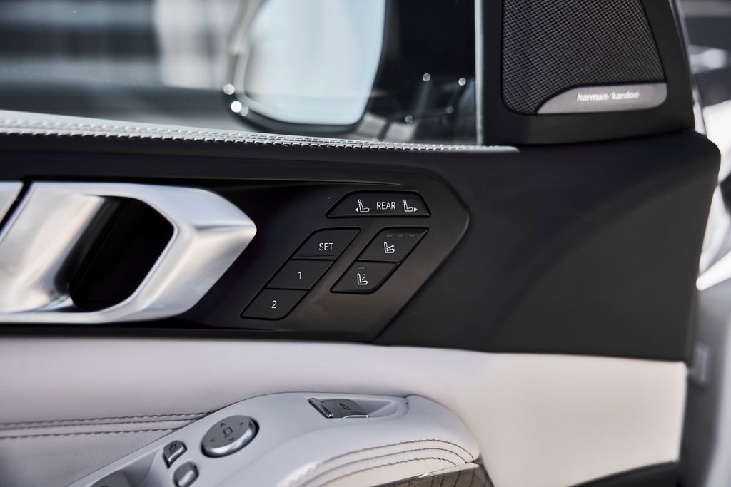 Used 2023 BMW ALPINA XB7 image 37