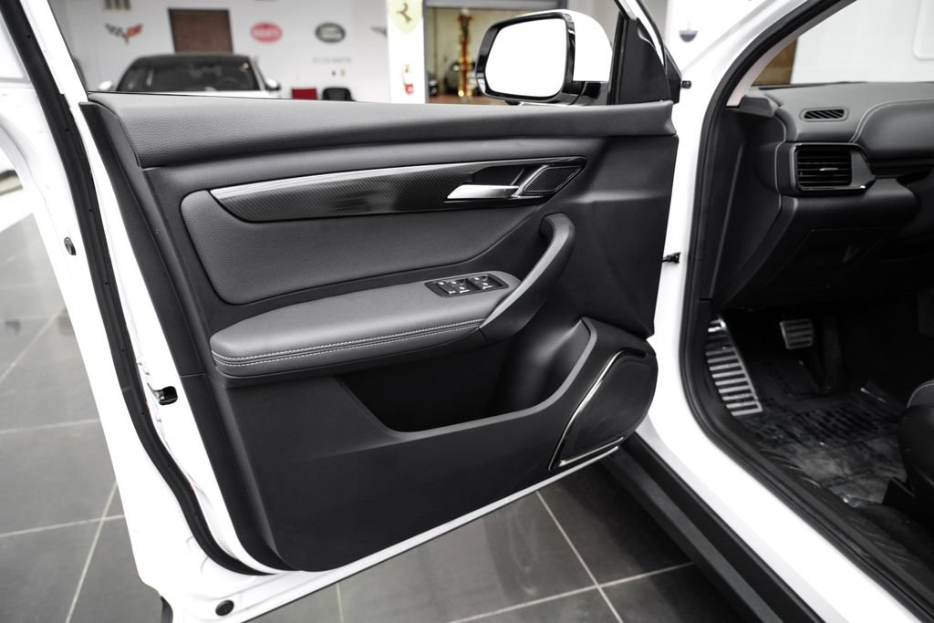 Used 2023 VinFast VF 8 Eco AWD/4WD image 43