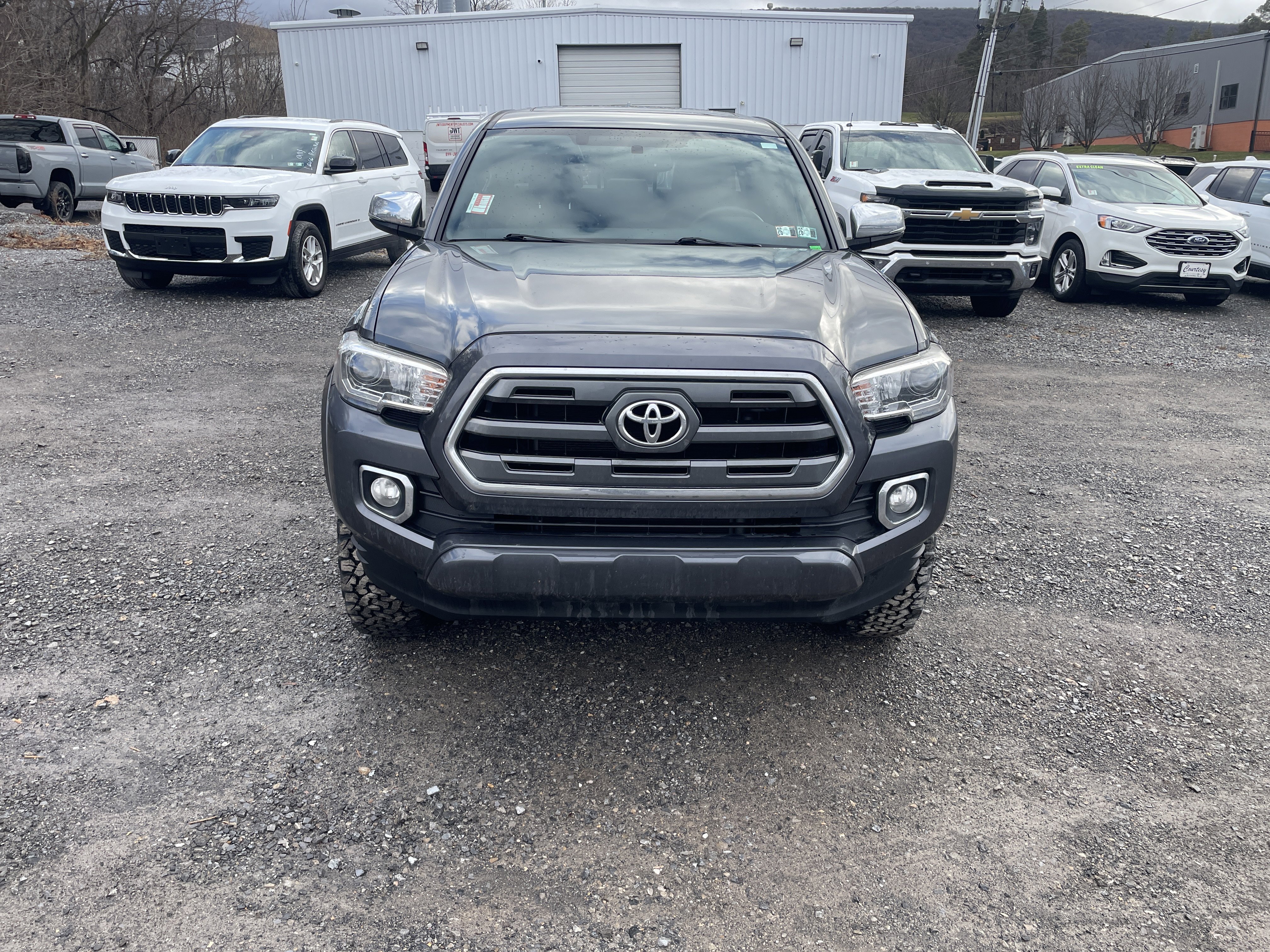 Used 2017 Toyota Tacoma Limited image 9