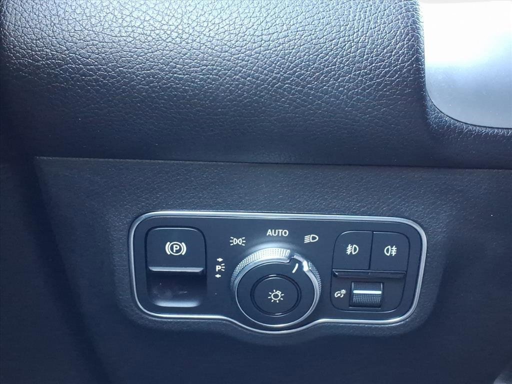 Used 2022 Mercedes-Benz GLB 250 4MATIC image 27