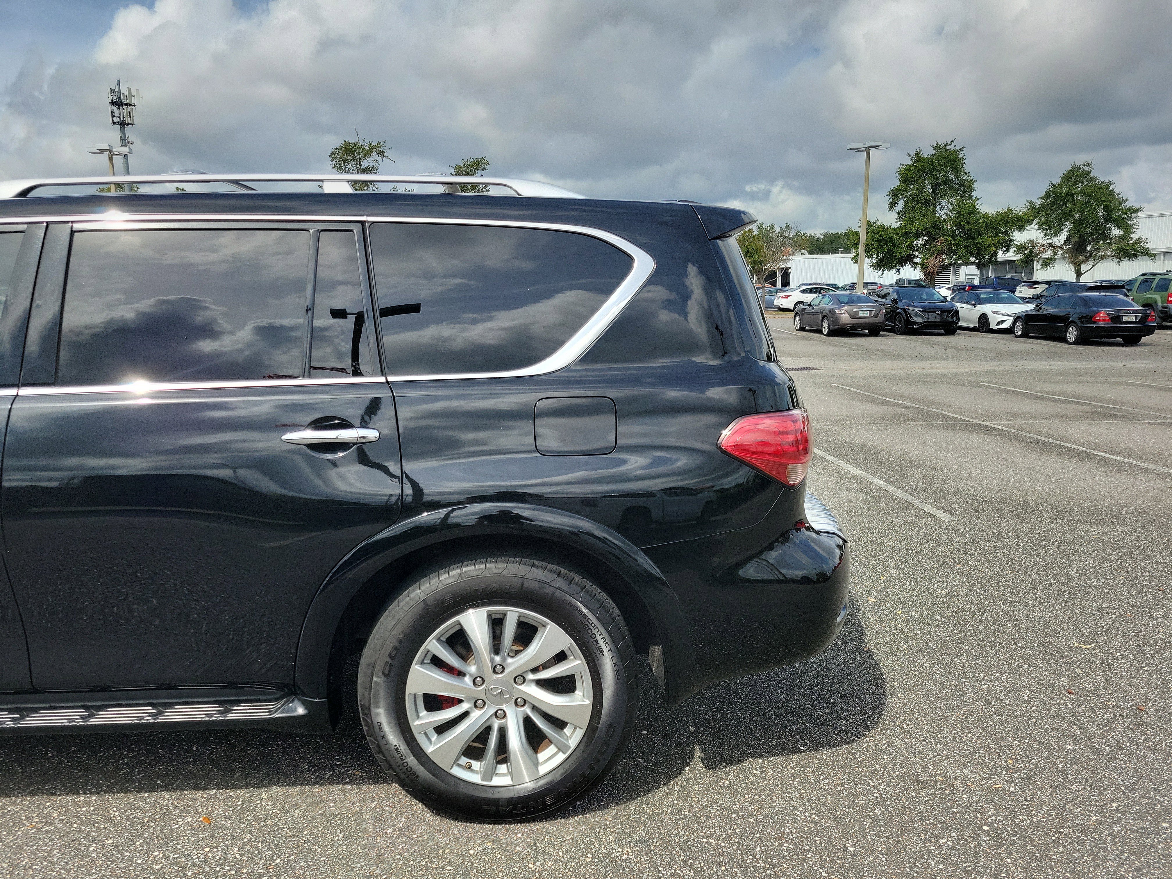 Used 2016 INFINITI QX80 Luxe w/ 22" Wheel Package image 4