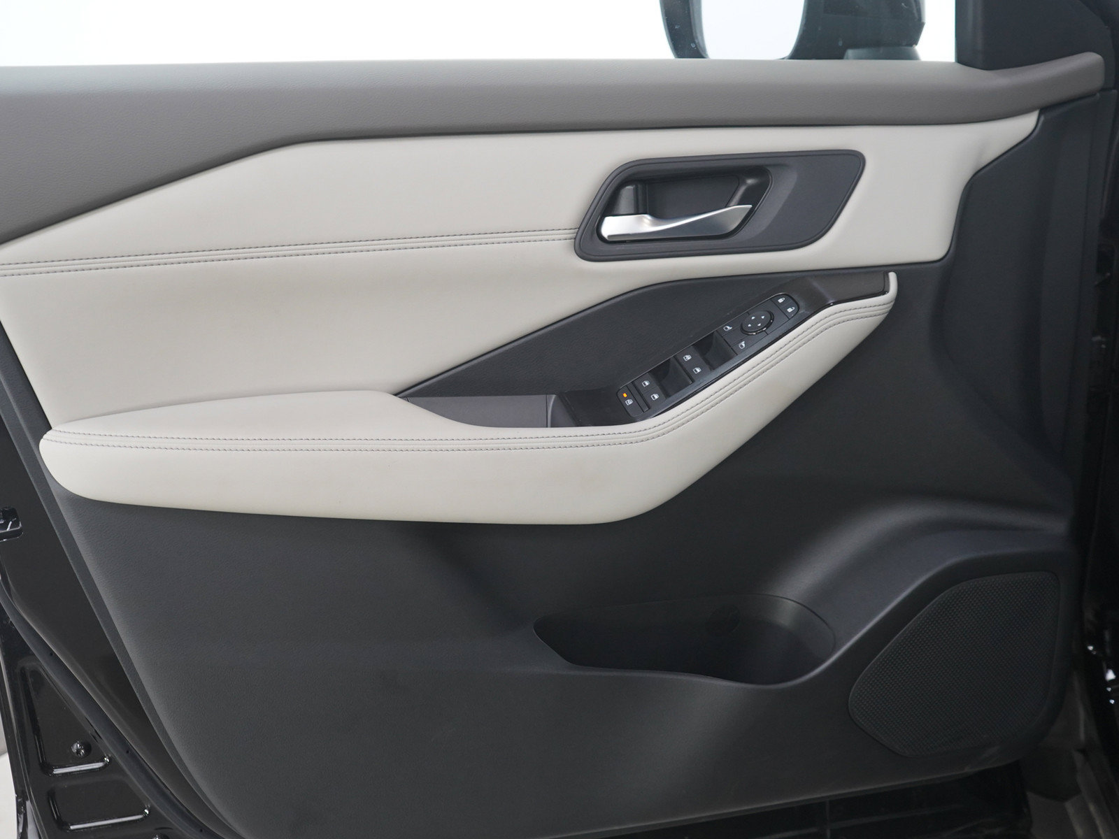 Certified 2026 Nissan Rogue Dark Armor AWD/4WD image 21