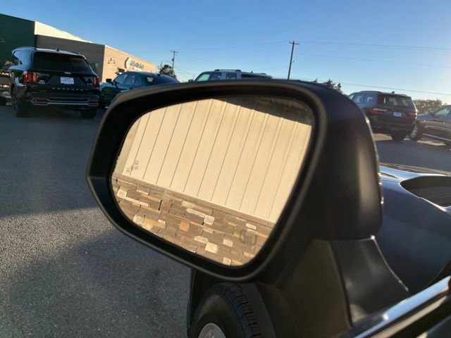 Used 2024 Toyota Highlander LE AWD/4WD image 23