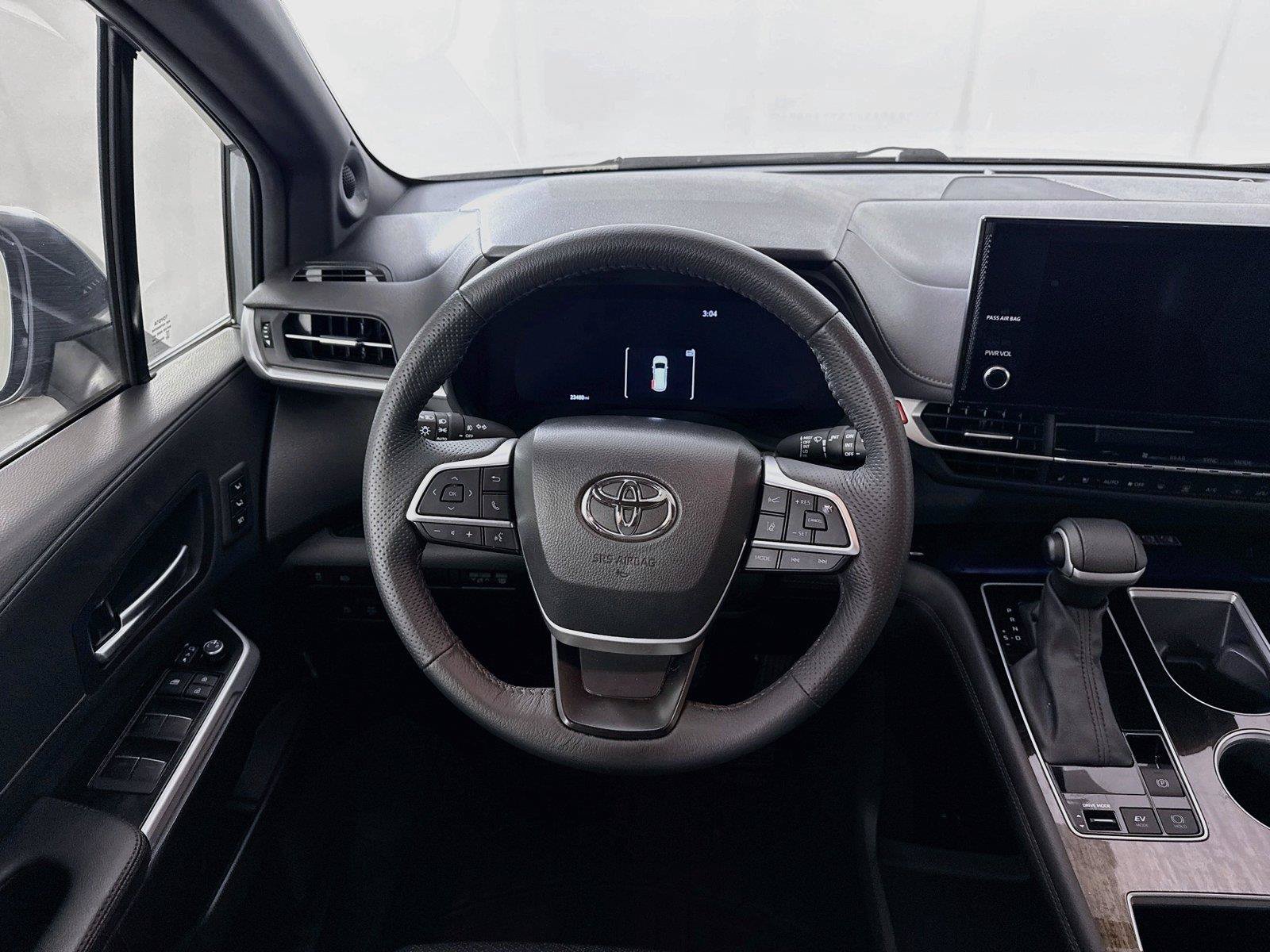 Certified 2025 Toyota Sienna Limited FWD image 35