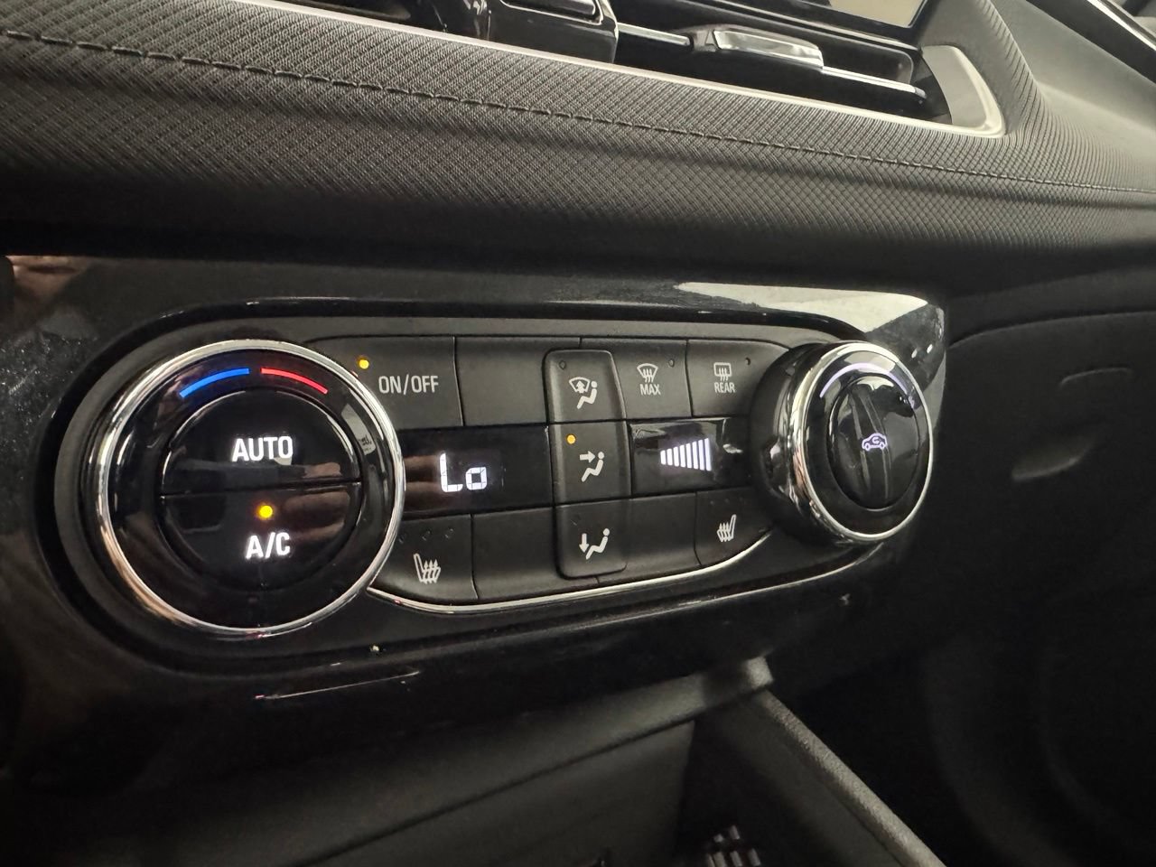 Used 2026 Chevrolet TrailBlazer LT w/ Convenience Package FWD image 24