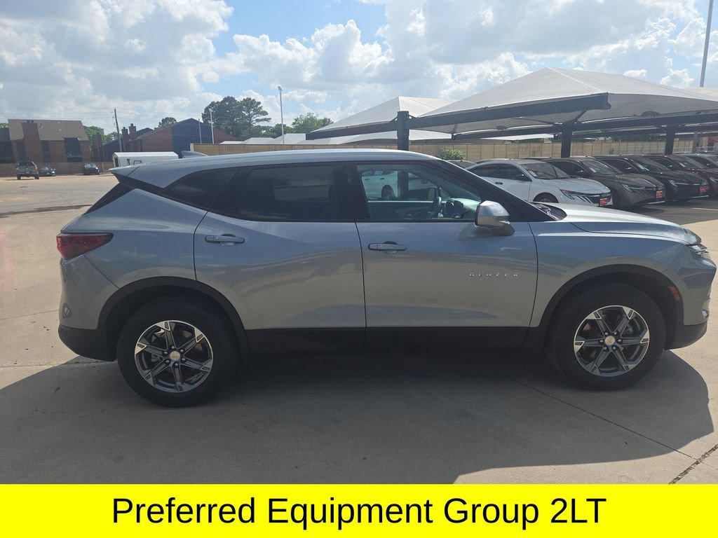Used 2025 Chevrolet Blazer LT AWD/4WD image 3