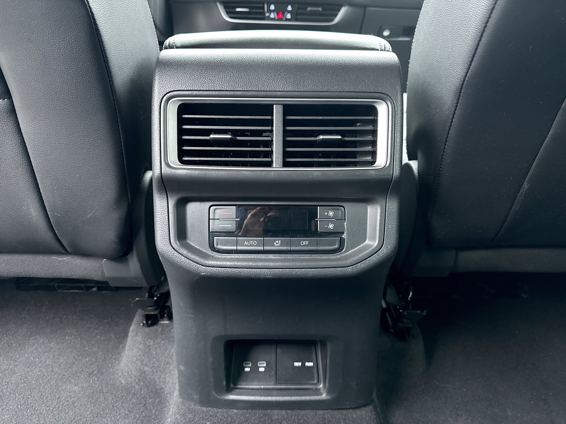 Used 2024 Volkswagen Atlas SE image 20