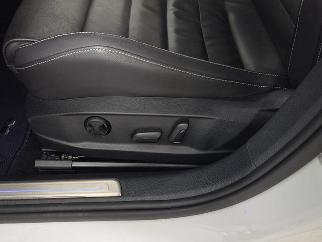 Used 2016 Volkswagen Golf 4-Door AWD/4WD image 17