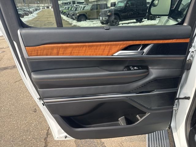 Used 2024 Jeep Grand Wagoneer L Series III image 19