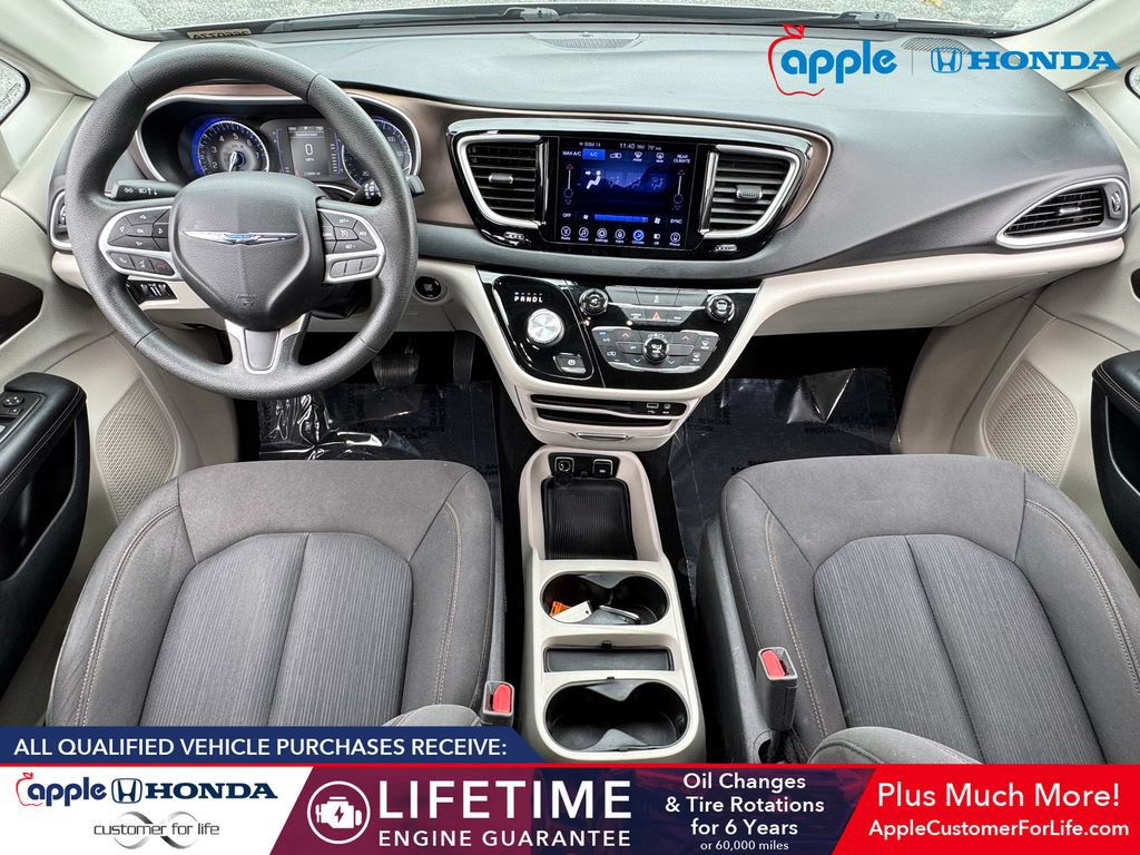 Used 2017 Chrysler Pacifica Touring FWD image 16