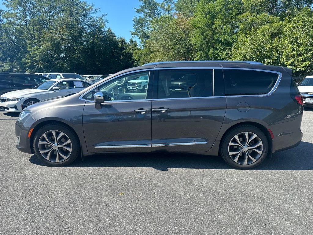 Used 2017 Chrysler Pacifica Limited FWD image 8