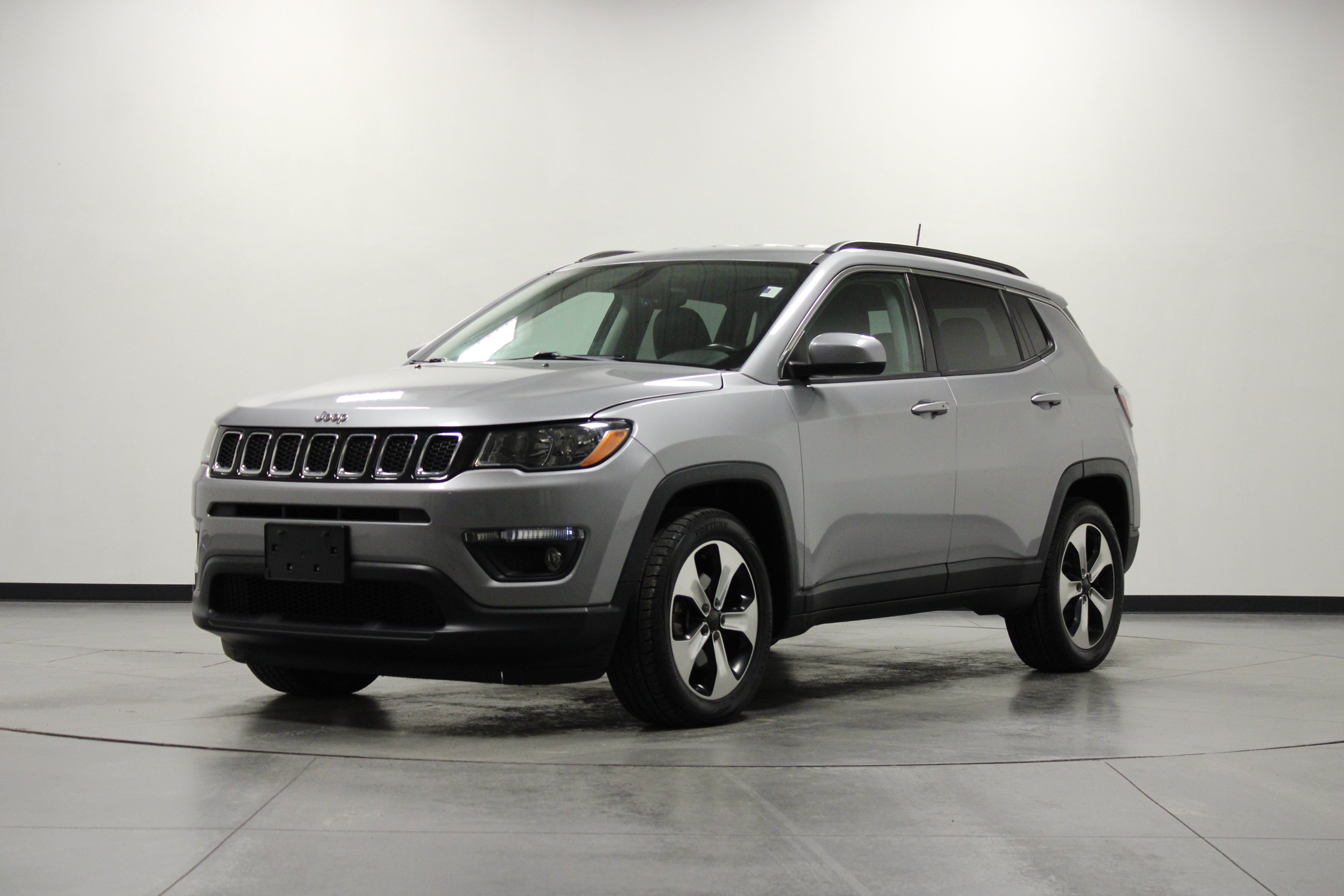 Used 2018 Jeep Compass Latitude w/ Popular Equipment Group FWD image 8