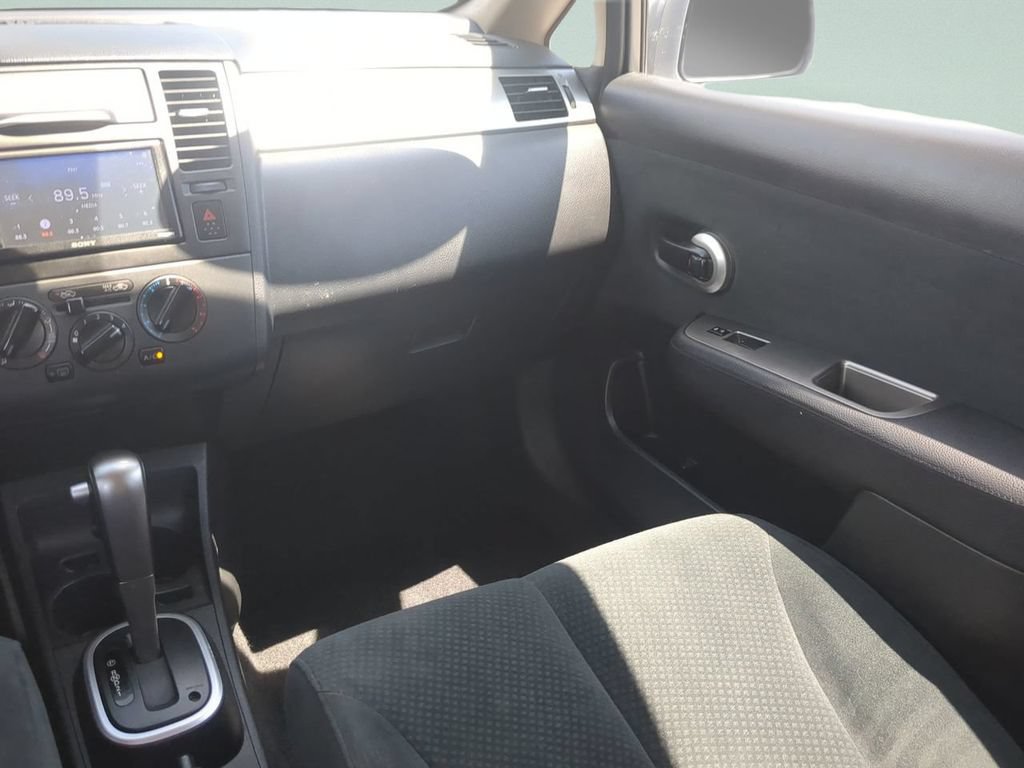 Used 2011 Nissan Versa 1.8 S FWD image 15