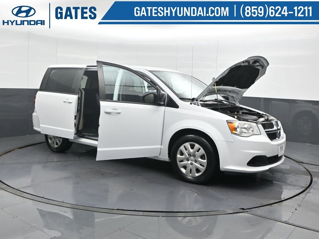 Used 2018 Dodge Grand Caravan SE w/ UConnect Hands-Free Group image 30