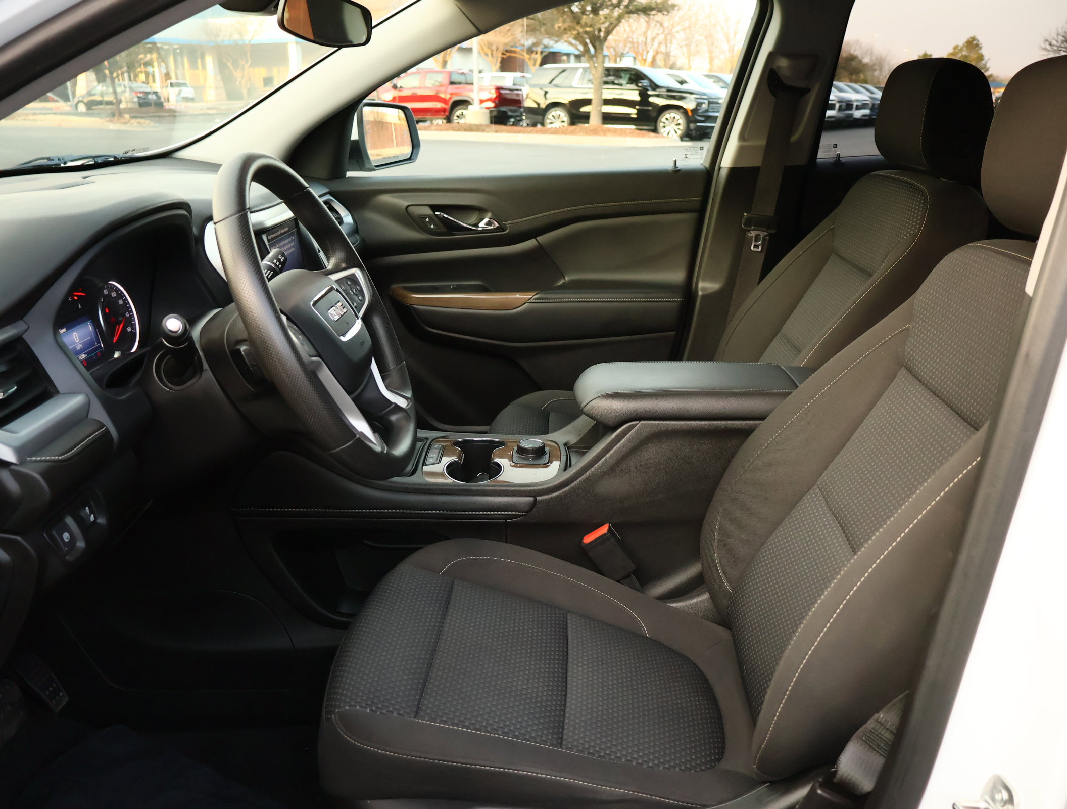 Used 2023 GMC Acadia SLE image 9