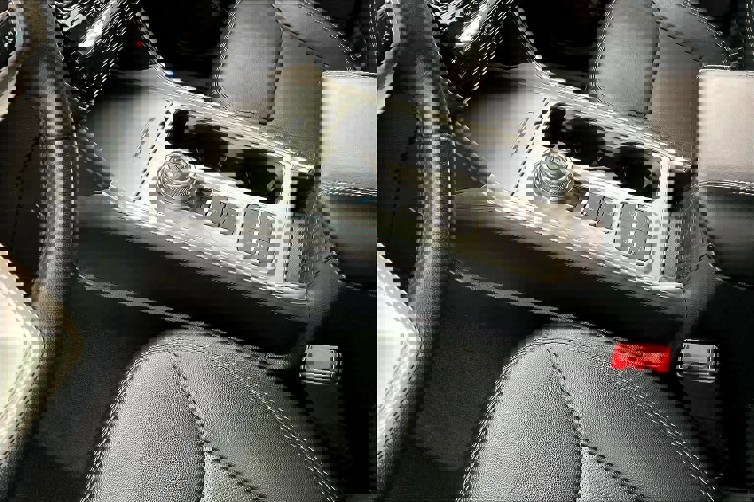 Used 2024 Ford Explorer Limited image 14