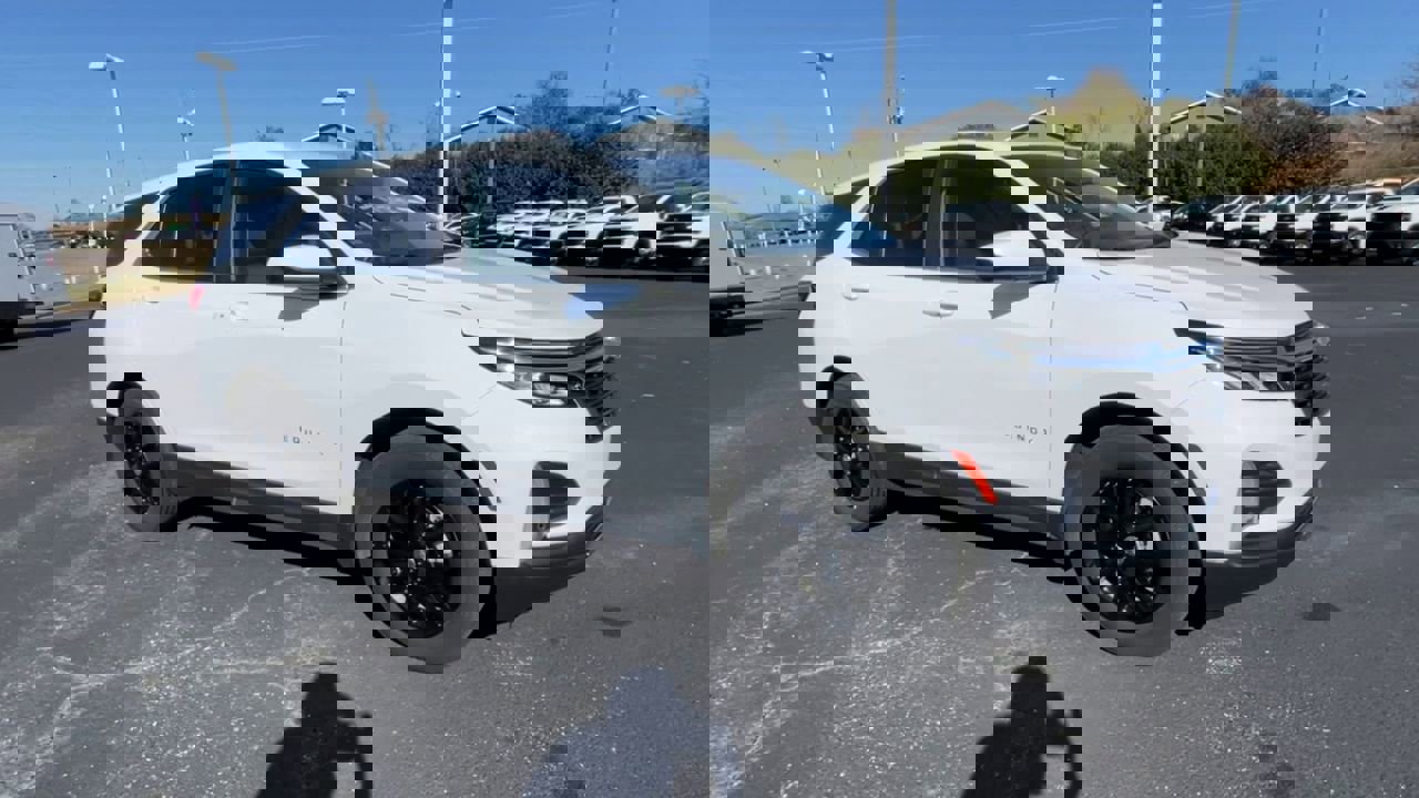 Used 2024 Chevrolet Equinox LT image 2