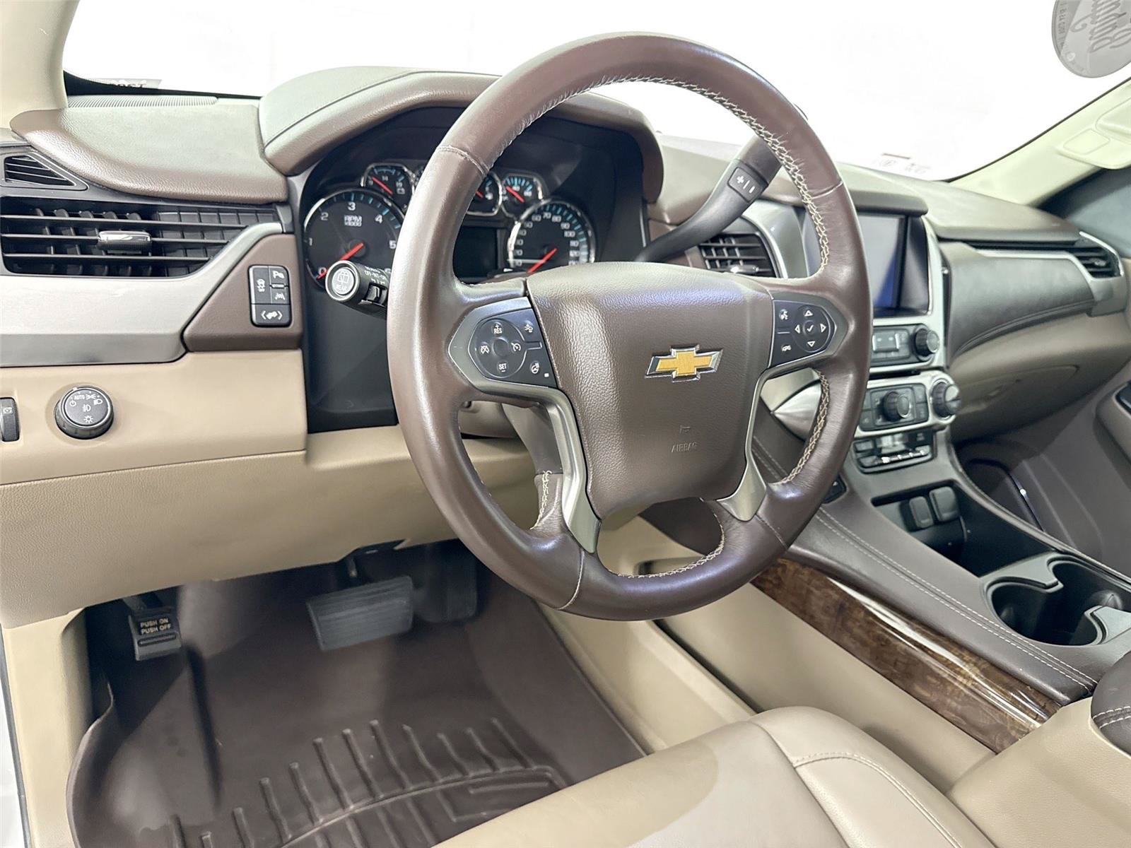 Used 2020 Chevrolet Tahoe LT w/ Luxury Package RWD image 4