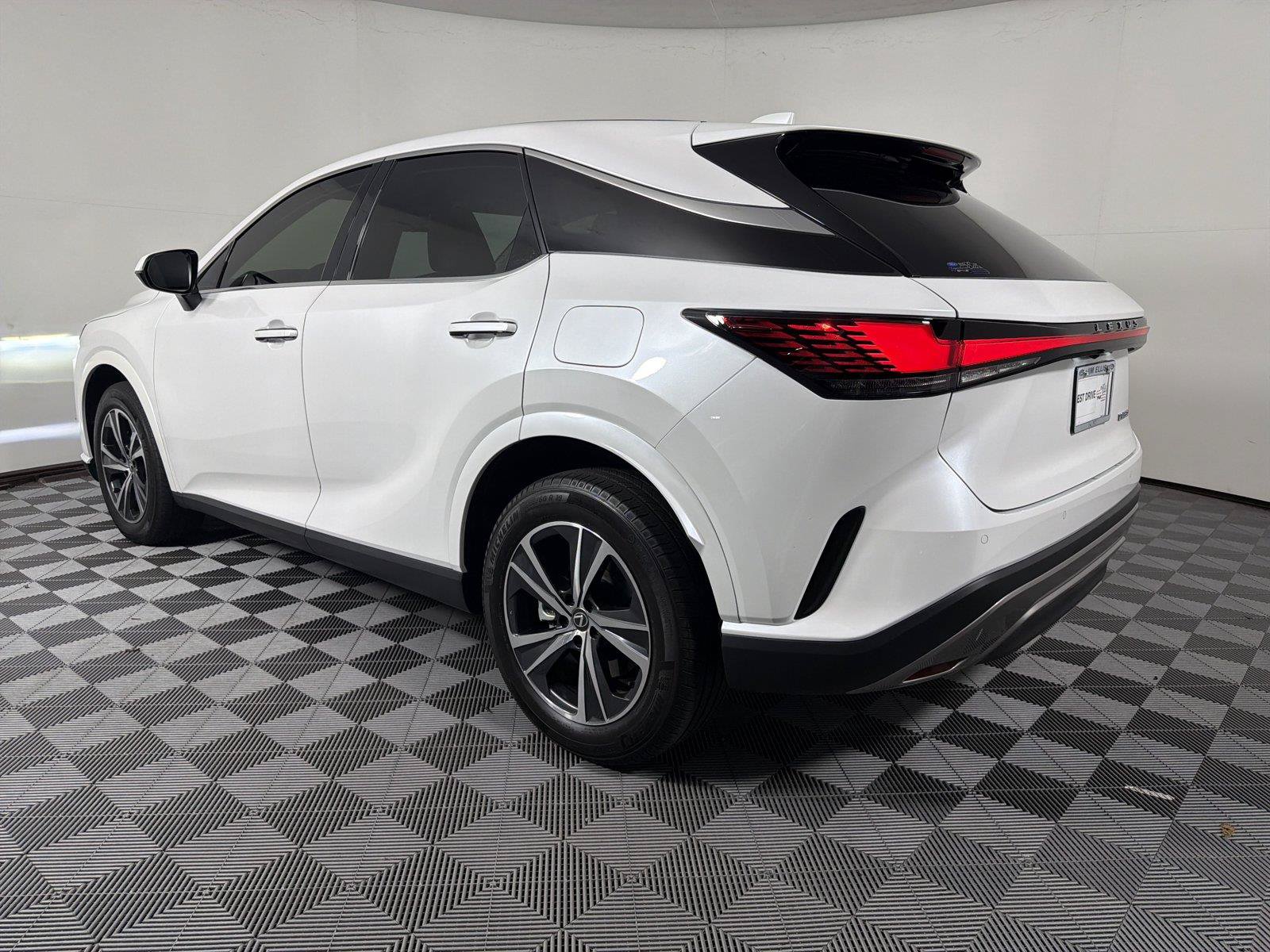 Used 2024 Lexus RX 350 FWD w/ Technology Package image 5