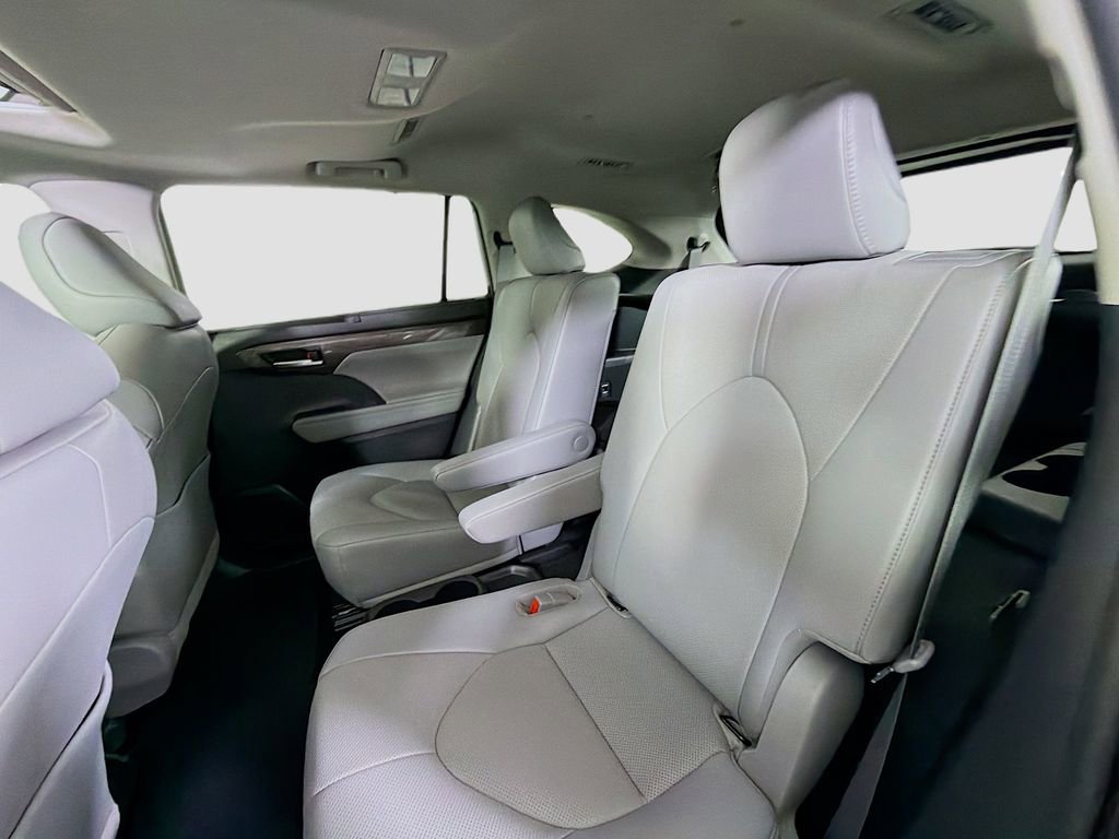 Used 2023 Toyota Highlander Limited image 26