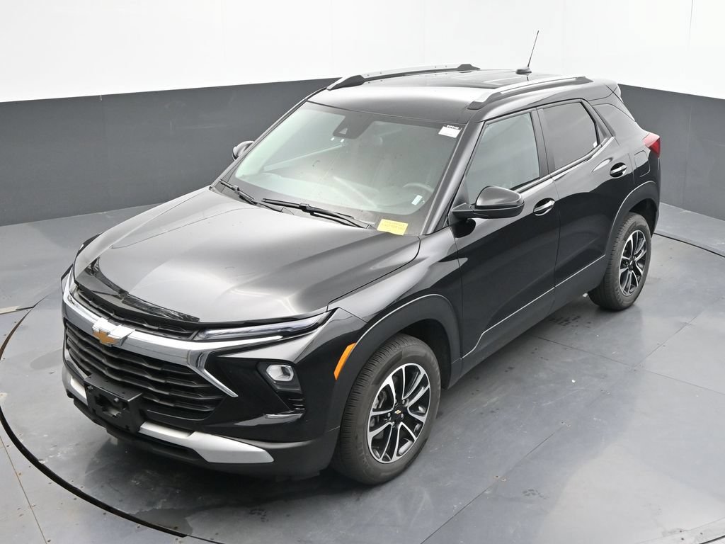 Used 2025 Chevrolet TrailBlazer LT AWD/4WD image 16