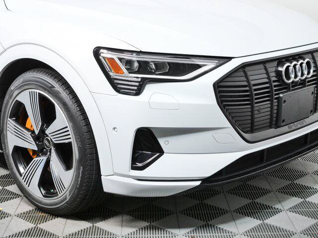 Used 2023 Audi e-tron Premium Plus w/ Premium Plus Package AWD/4WD image 40