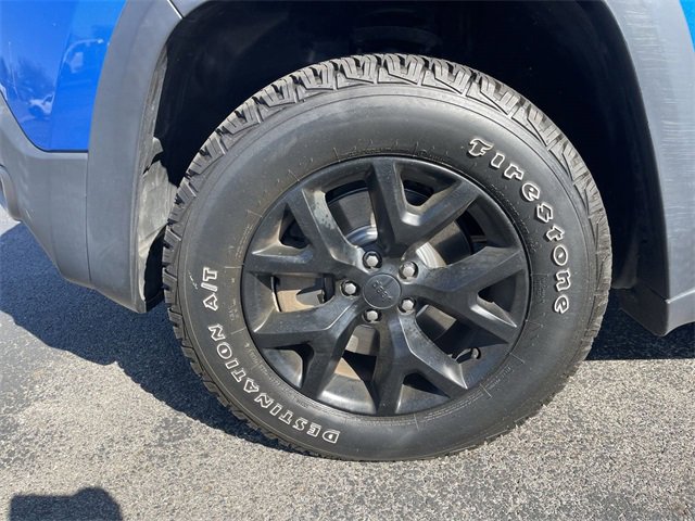 Used 2017 Jeep Cherokee Trailhawk image 10