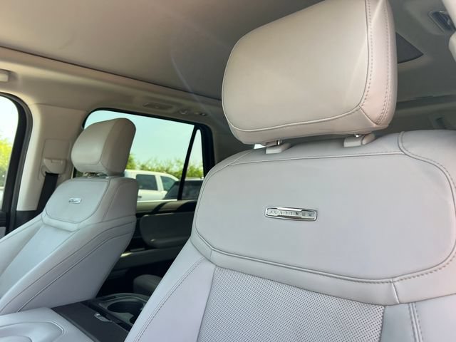 Used 2025 Ford Expedition Platinum AWD/4WD image 13