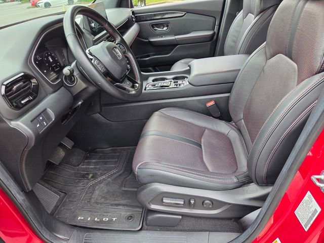 Certified 2025 Honda Pilot Black Edition image 13