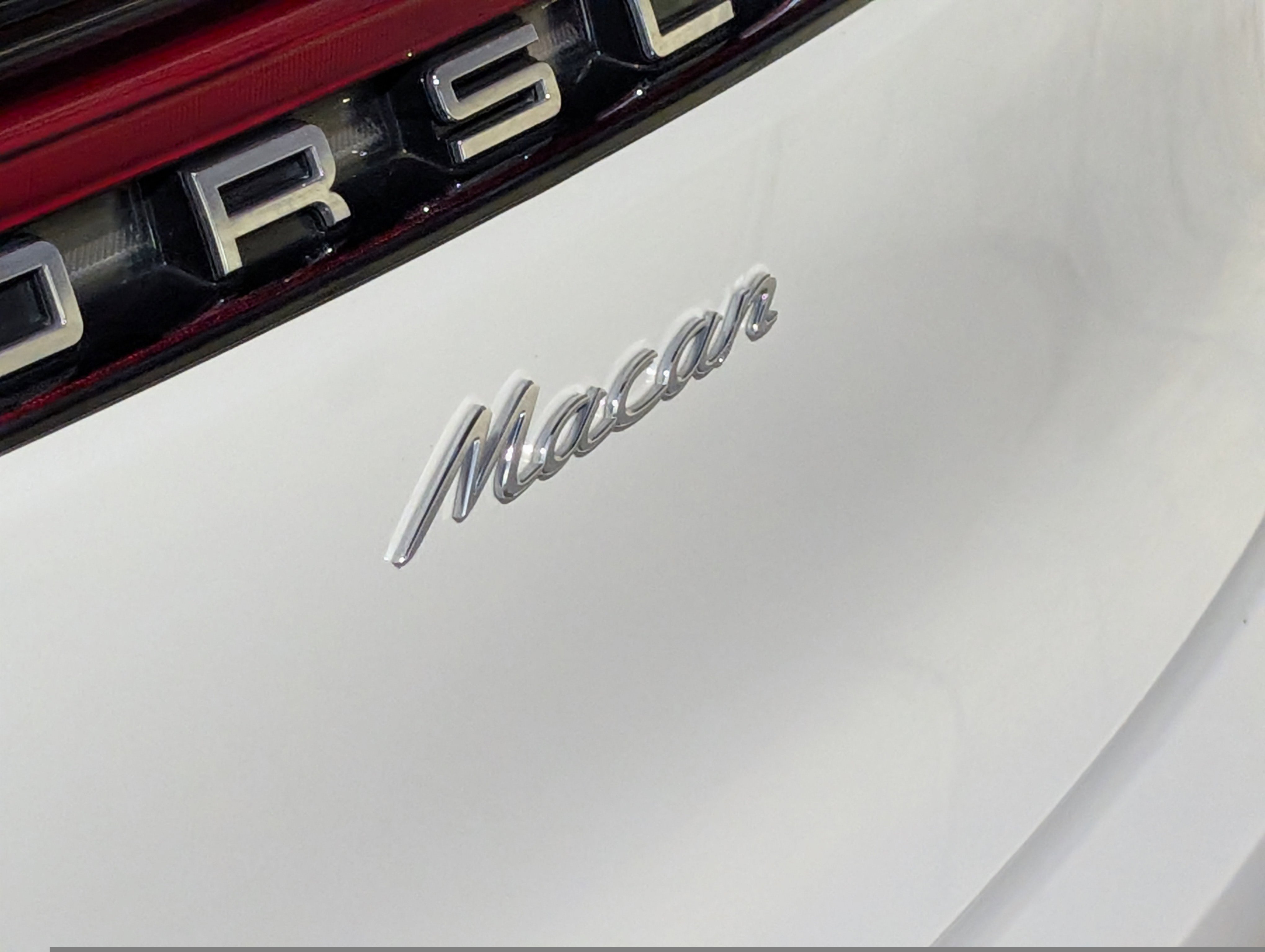 Certified 2022 Porsche Macan image 15