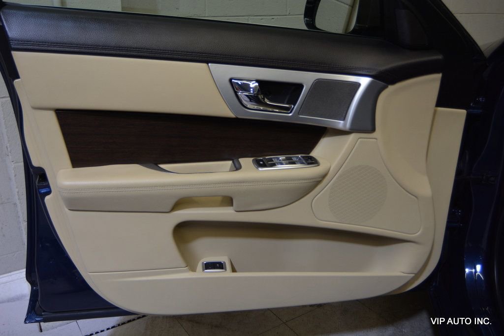 Used 2012 Jaguar XF image 7