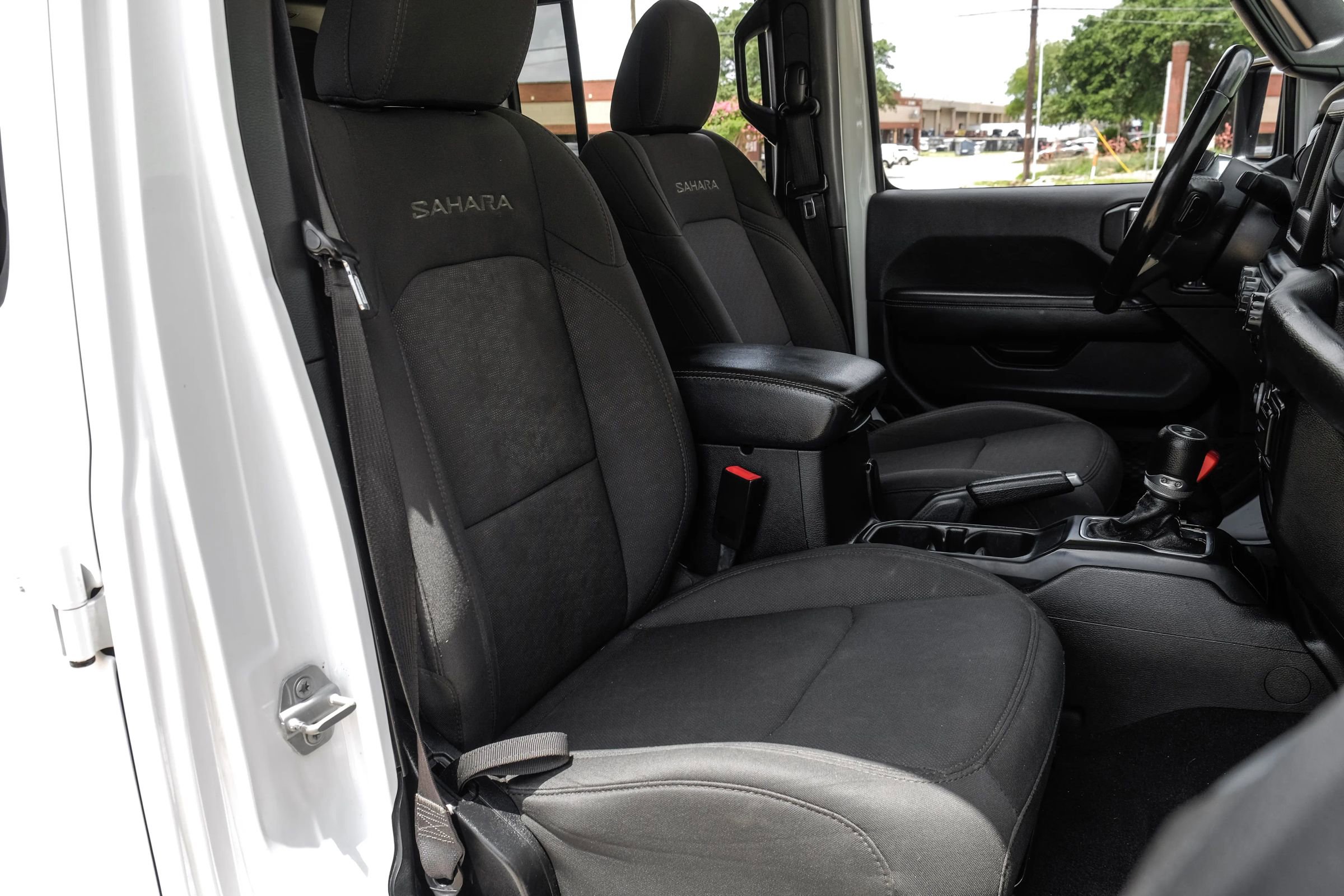 Used 2020 Jeep Wrangler Unlimited Sahara image 31