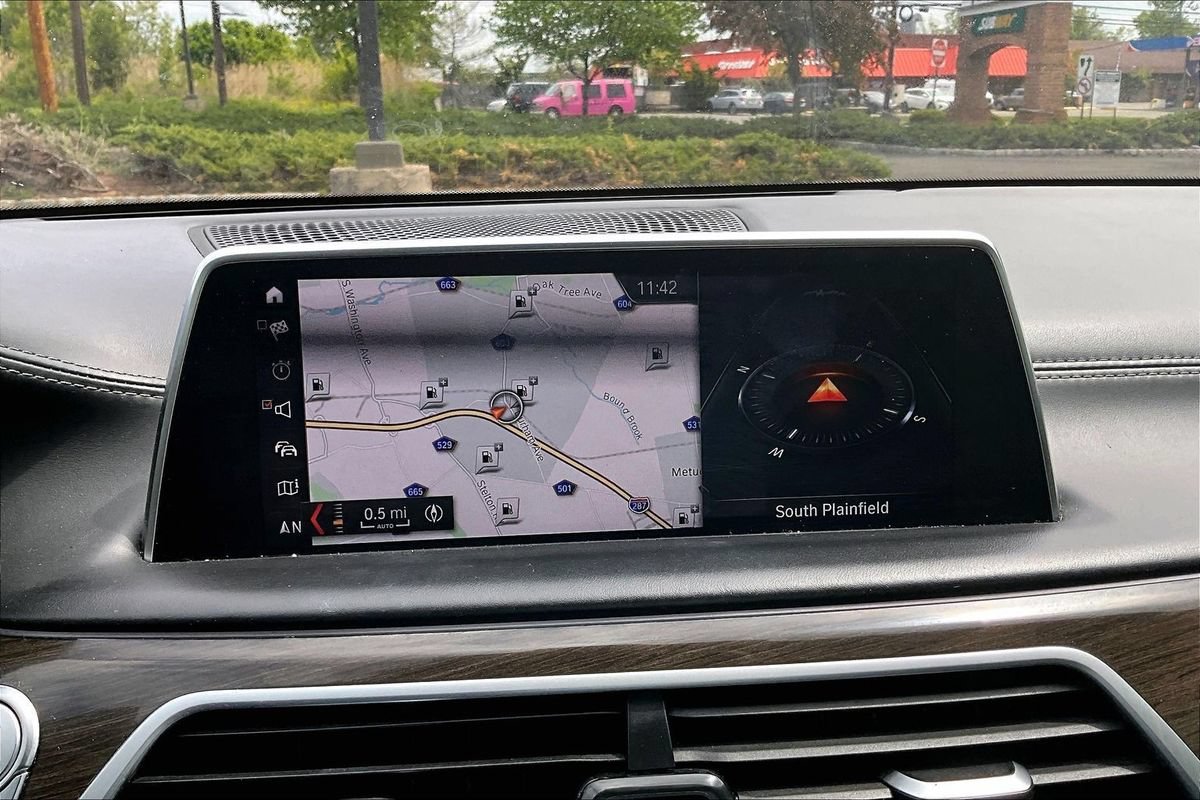 Used 2018 BMW 750i xDrive AWD/4WD image 26