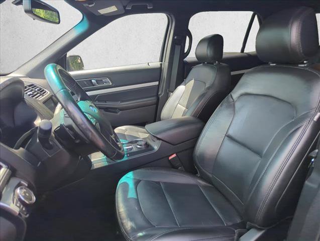 Used 2016 Ford Explorer XLT w/ Equipment Group 202A AWD/4WD image 18