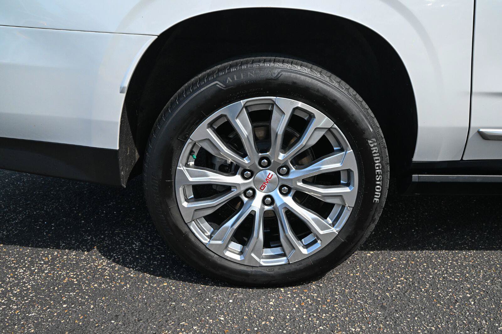 Used 2024 GMC Yukon XL Denali w/ Denali Reserve Package AWD/4WD image 14