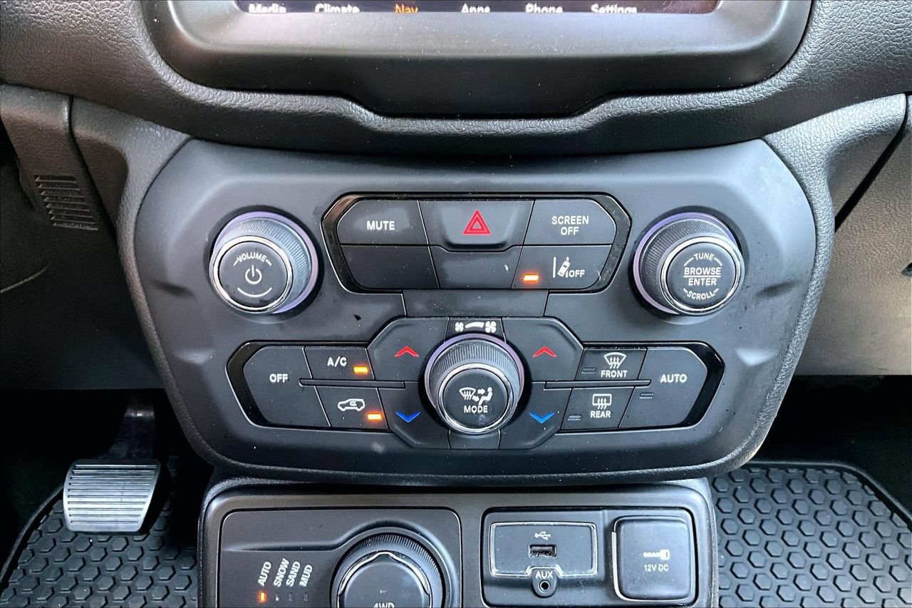 Certified 2022 Jeep Renegade Latitude AWD/4WD image 18