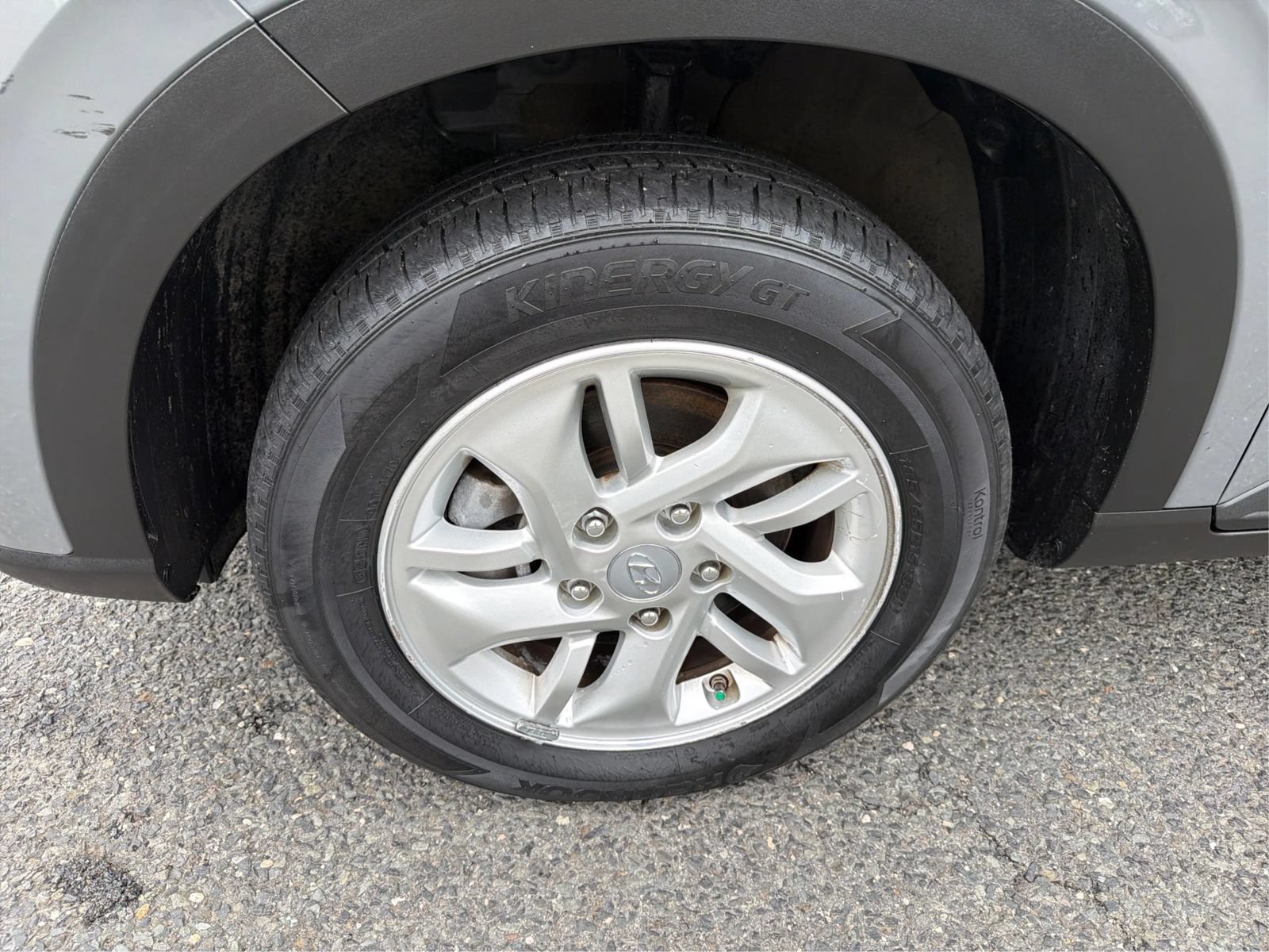 Used 2021 Hyundai Venue SE FWD image 16