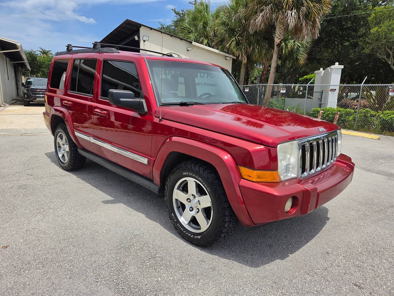 Used 2010 Jeep Commander Sport w/ Sun/Sound Group AWD/4WD image 2