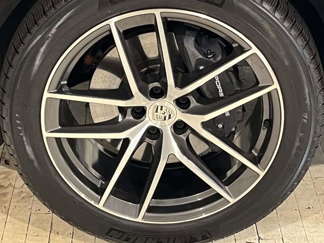 Certified 2025 Porsche Macan image 12