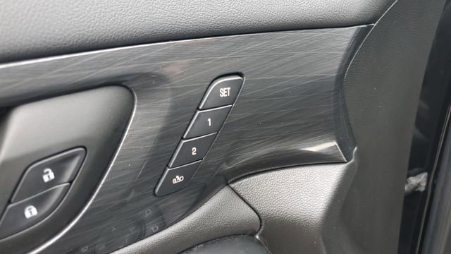 Used 2023 Chevrolet Traverse High Country w/ LPO, Floor Liner Package AWD/4WD image 5