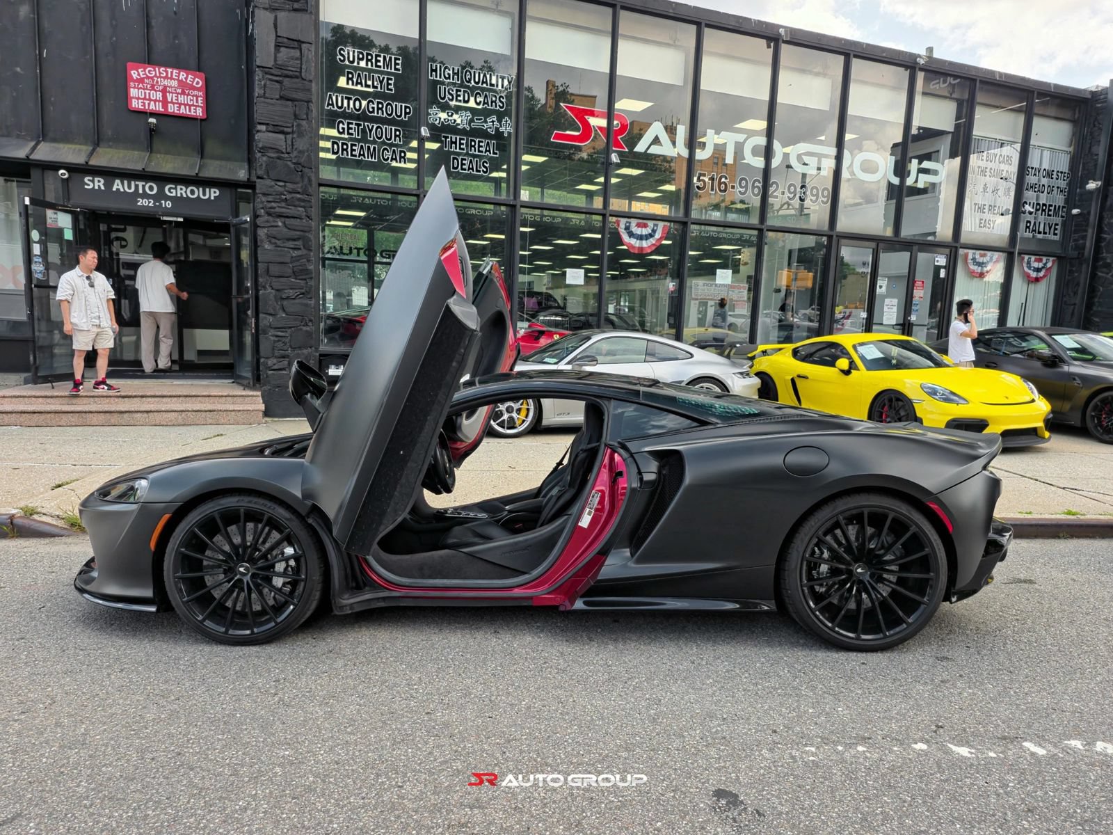 Used 2020 McLaren GT RWD image 16