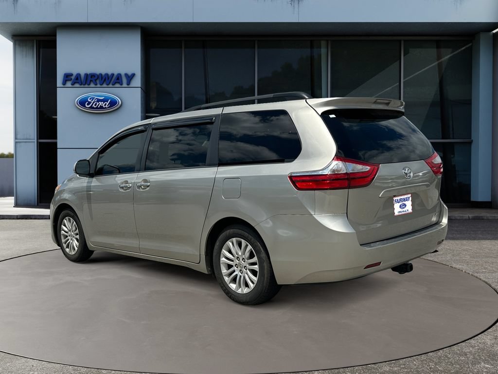 Used 2015 Toyota Sienna XLE FWD image 4