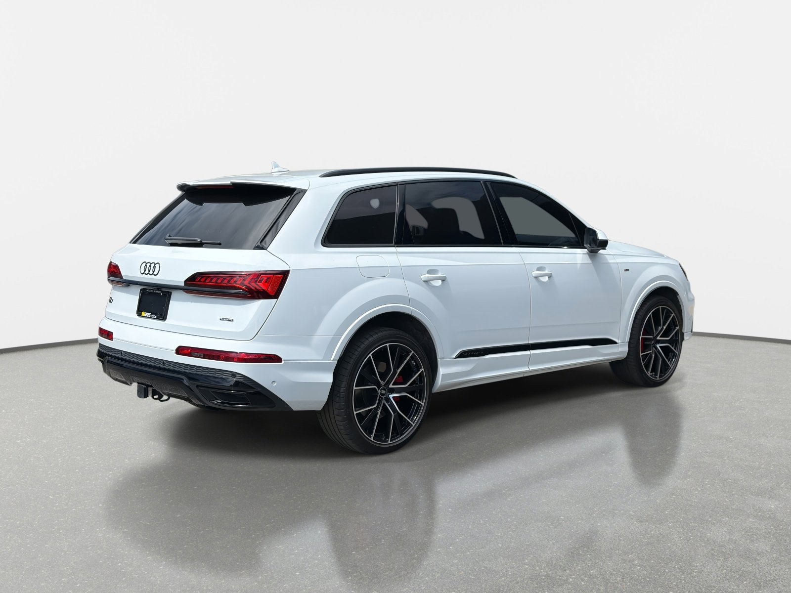 Used 2024 Audi Q7 3.0T Prestige image 3